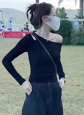 洋气斜肩黑色长袖T恤春秋小心机纯欲打底短上衣ins别致小众辣妹风