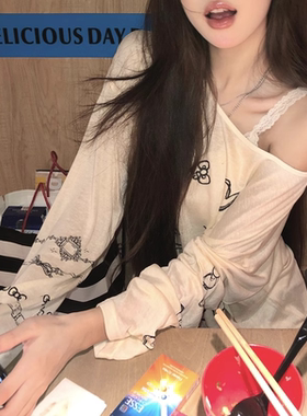 甜辣妹斜肩黄色长袖T恤女春夏卡通印花薄款宽松百搭休闲防晒罩衫