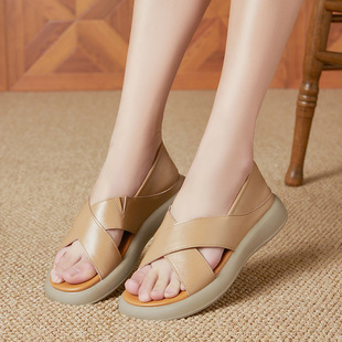 平底厚底女士凉鞋女款夏季女鞋沙滩鞋防滑软底真皮妈妈凉皮鞋大码