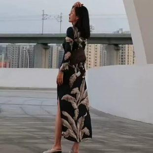 MassimoDutti女装 2025春夏V领显瘦开叉长款连衣裙 06607812403