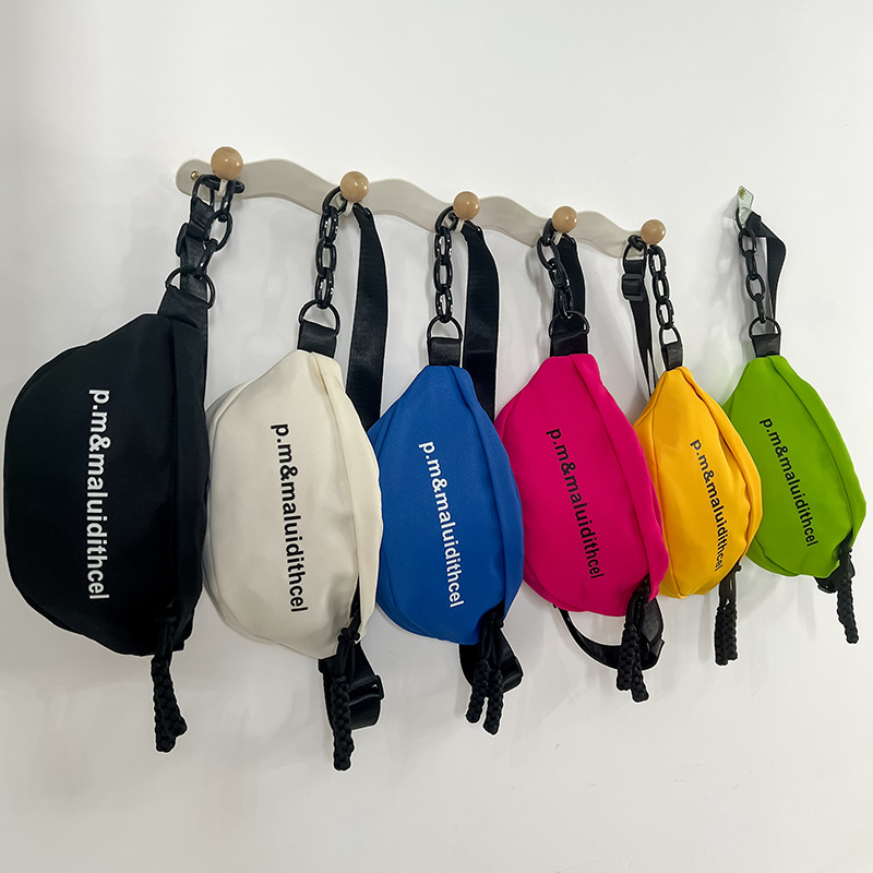 潮酷男女童胸包洋气字母简约轻便小孩斜挎包2025新款外贸儿童包包