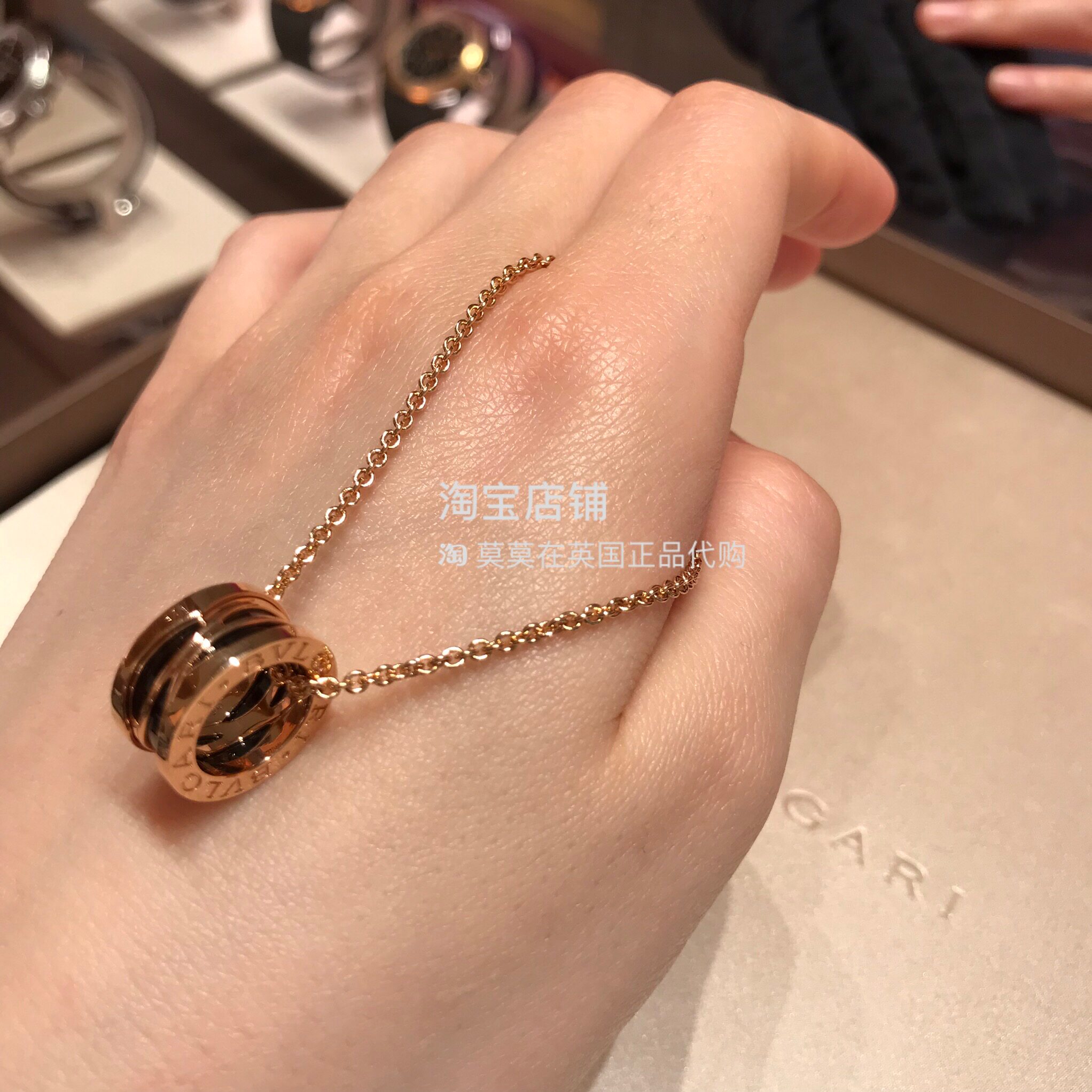莫莫在英国 Bvlgari/宝格丽 bzero1系列 18K玫瑰金 黑色陶瓷 项链