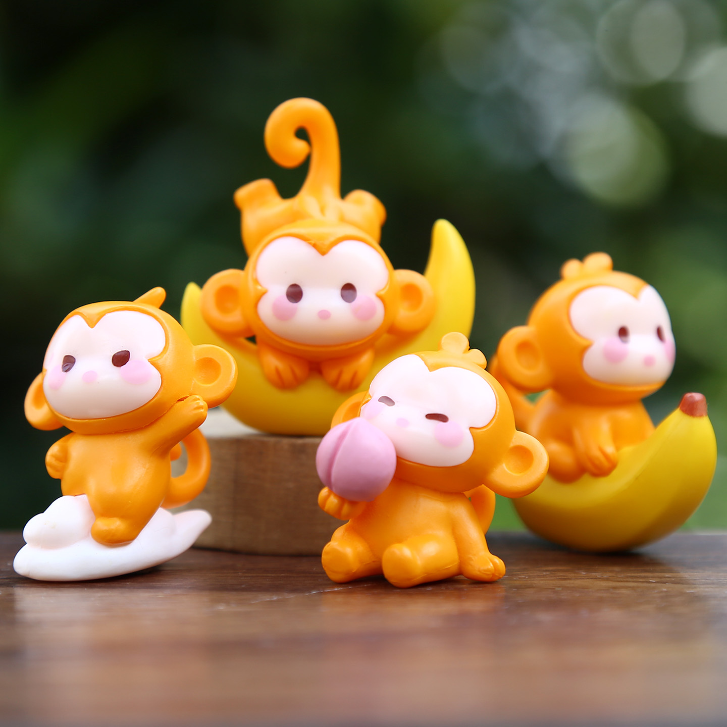 潮玩动物捞月亮猴子系列公仔盲盒