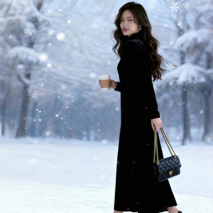 冬季加绒重磅法式极简赫本风半高领黑色丝绒连衣裙女收腰显瘦长裙