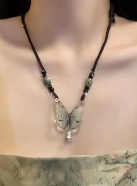 清冷感禅意风绿色蝴蝶铃铛项链
