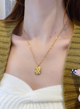 金色格子钛钢锁骨链05