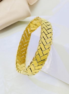 欧美金色钛钢手镯女32