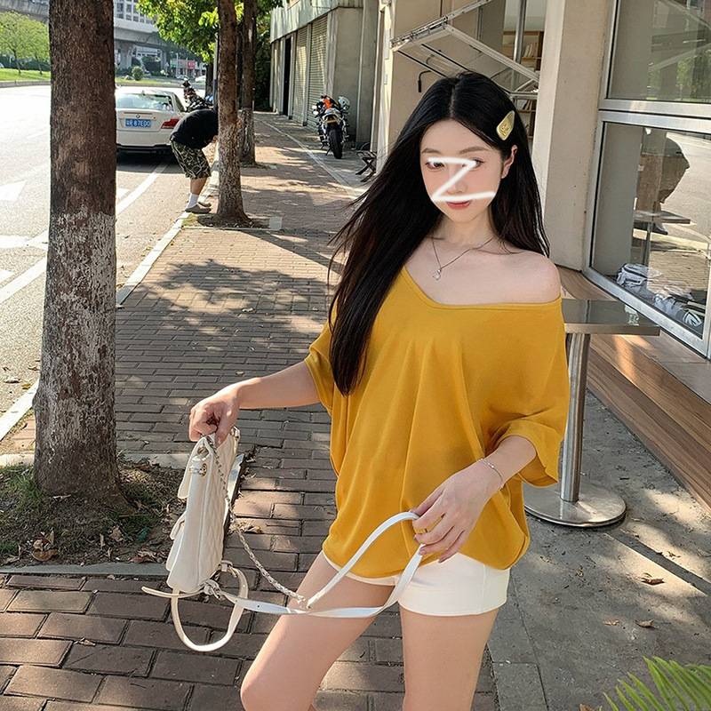 纯欲慵懒风蝙蝠袖V领斜肩短袖