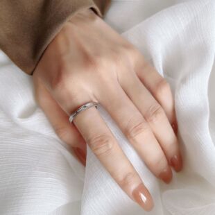 简约英文字母情侣对戒时尚 食指环冷淡风钛钢不掉色玫瑰金戒指 个性