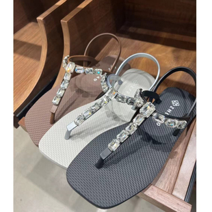 2025新品夏季方形水钻高透防滑平底拖鞋外穿淑女度假沙滩人字凉鞋