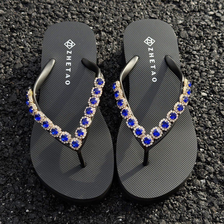 2025夏季蓝色水钻夹脚人字拖气质方头平底 4CM坡跟外出沙滩鞋防滑