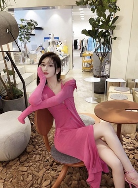 小众单排扣修身针织连衣裙21春夏新款气质显瘦开叉Polo领包臀裙子