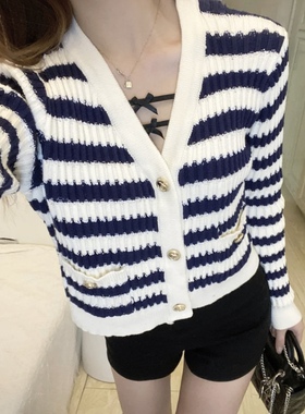 高端货！开衫外套女针织v领2021新款春秋百搭短款条纹洋气小香时