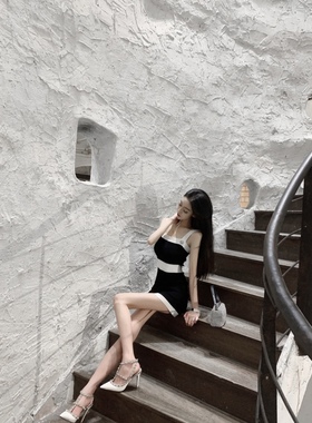 气质显瘦背心裙2020夏季新款一字领纽扣修身收腰包臀针织连衣裙