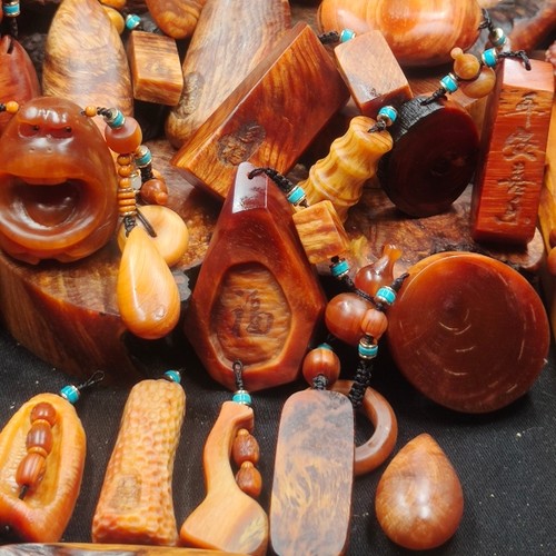 纯手工雕刻琥珀木原木手把件吊坠