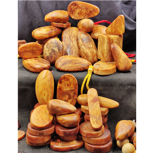 核志苑松明子手把件原木闪电纹