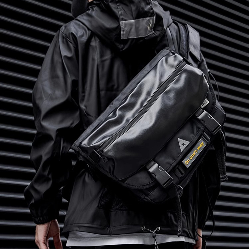 机能邮差包斜挎大容量