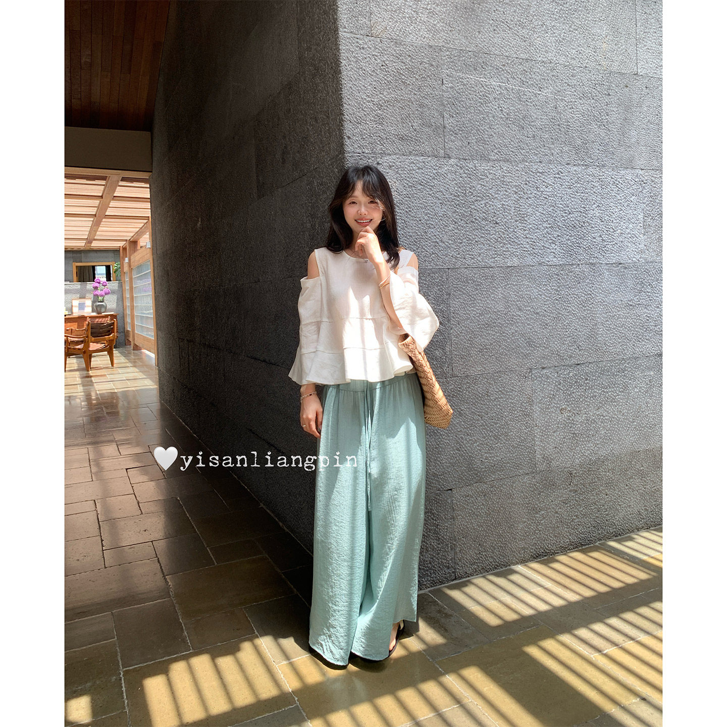 一三良品小个子 天丝亚麻设计感露肩喇叭袖上衣小衫娃娃衫女夏