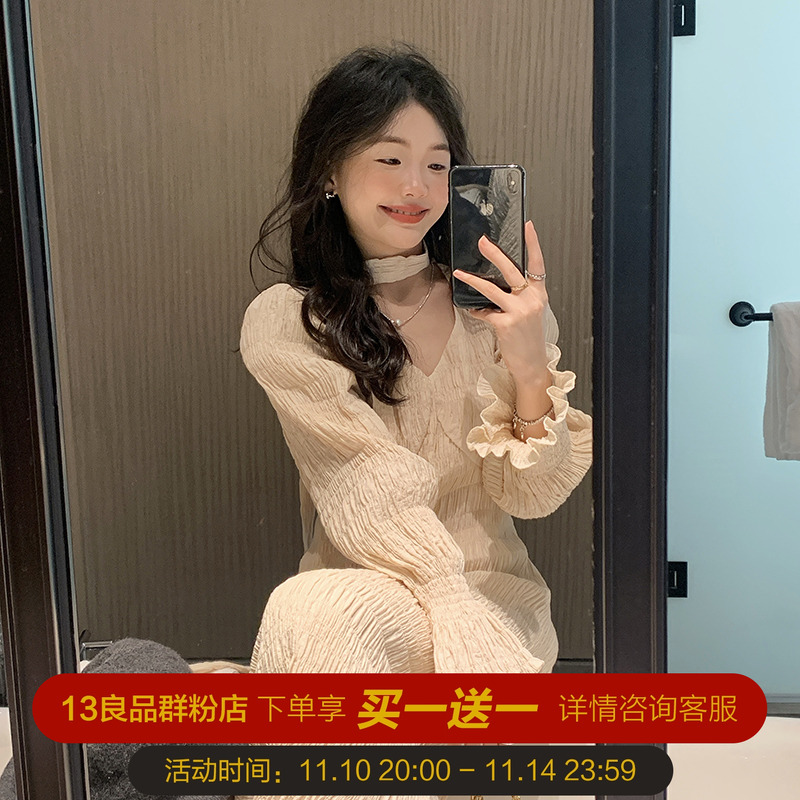 温柔茶歇法式收腰v领连衣裙春装