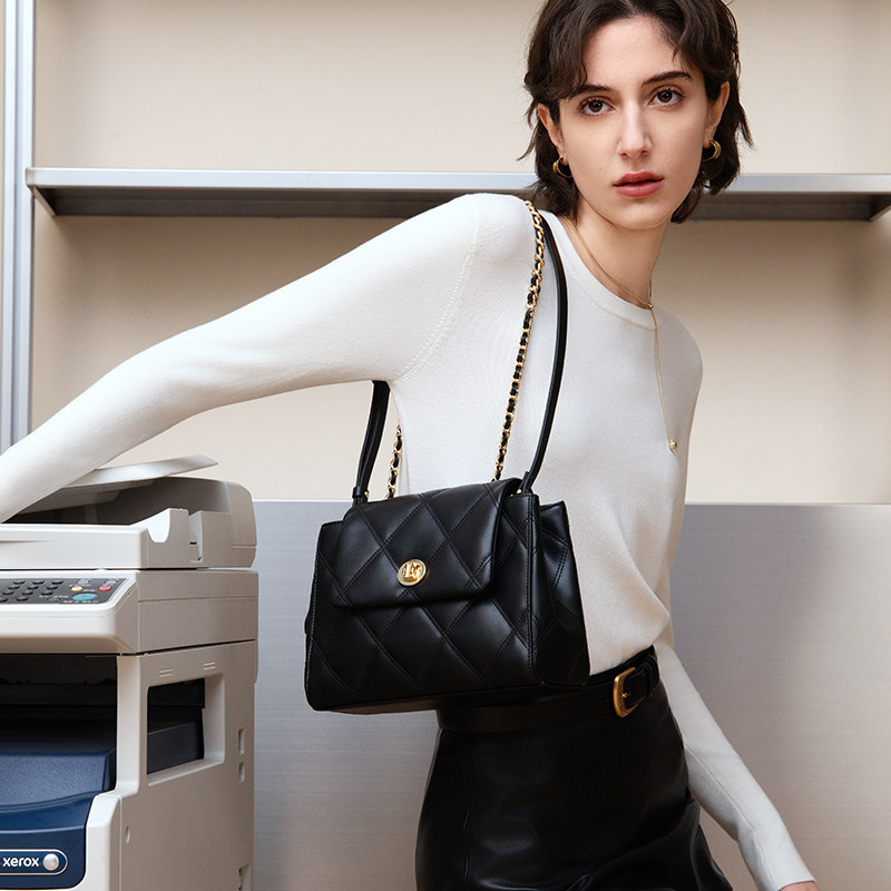 ELLE女包2026新款包包菱格翻盖小方包高级单肩时尚上班百搭斜