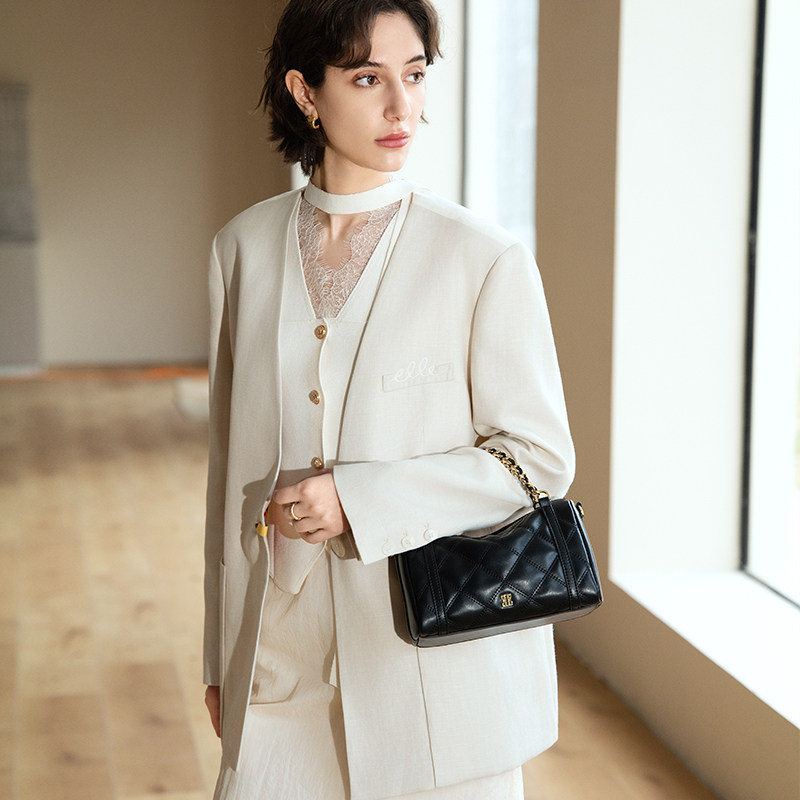 ELLE女包2026新款包包菱格链条枕头包黑色手提包小香风通勤单
