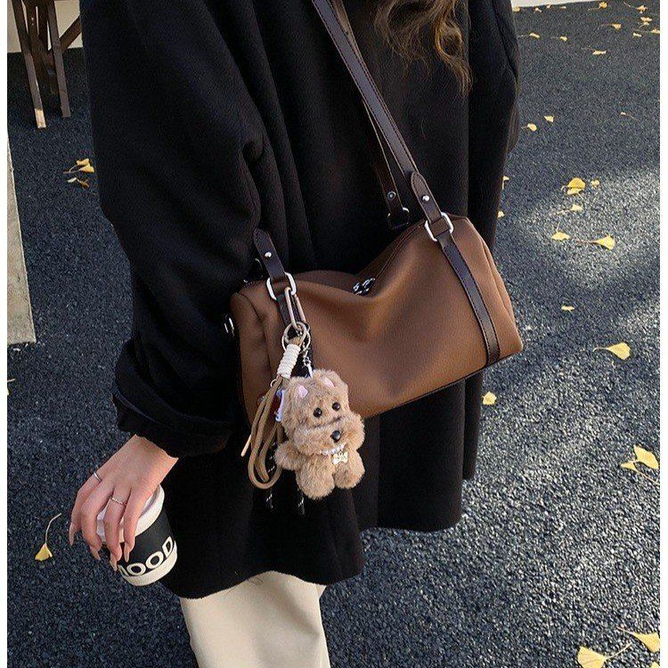 冬季流行包包女2025新款时尚手提小拎包高级感通勤斜挎水桶包