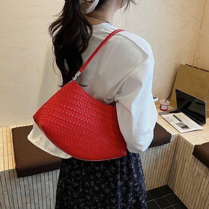 手工编织包包女2025夏季新款大容量百搭水桶包休闲度假单肩斜挎包