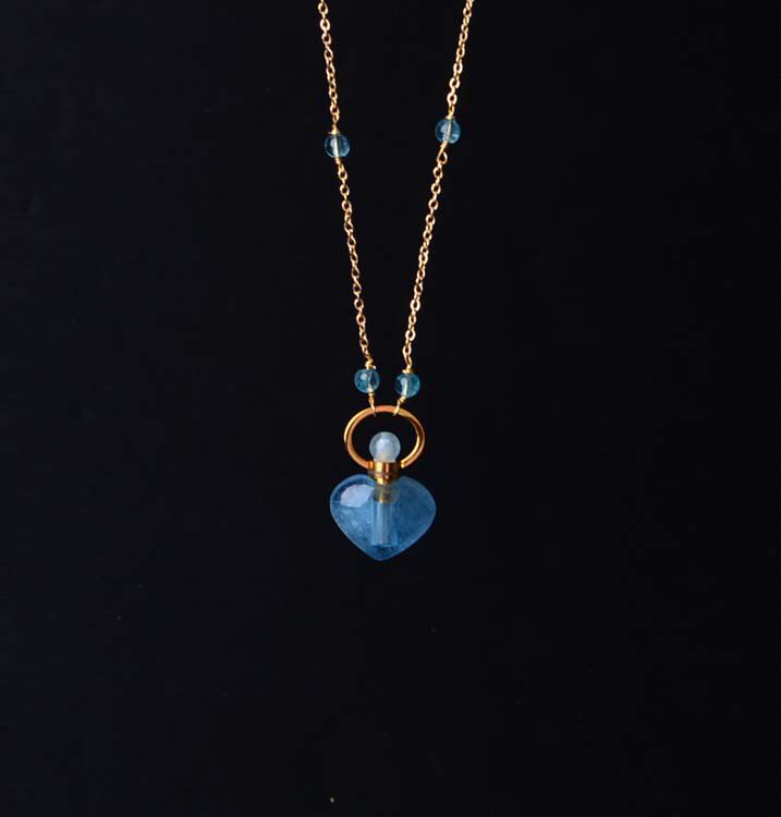 天然海蓝宝补水石香水瓶精油瓶爱心瓶冰种蓝色水晶项链饰品礼物