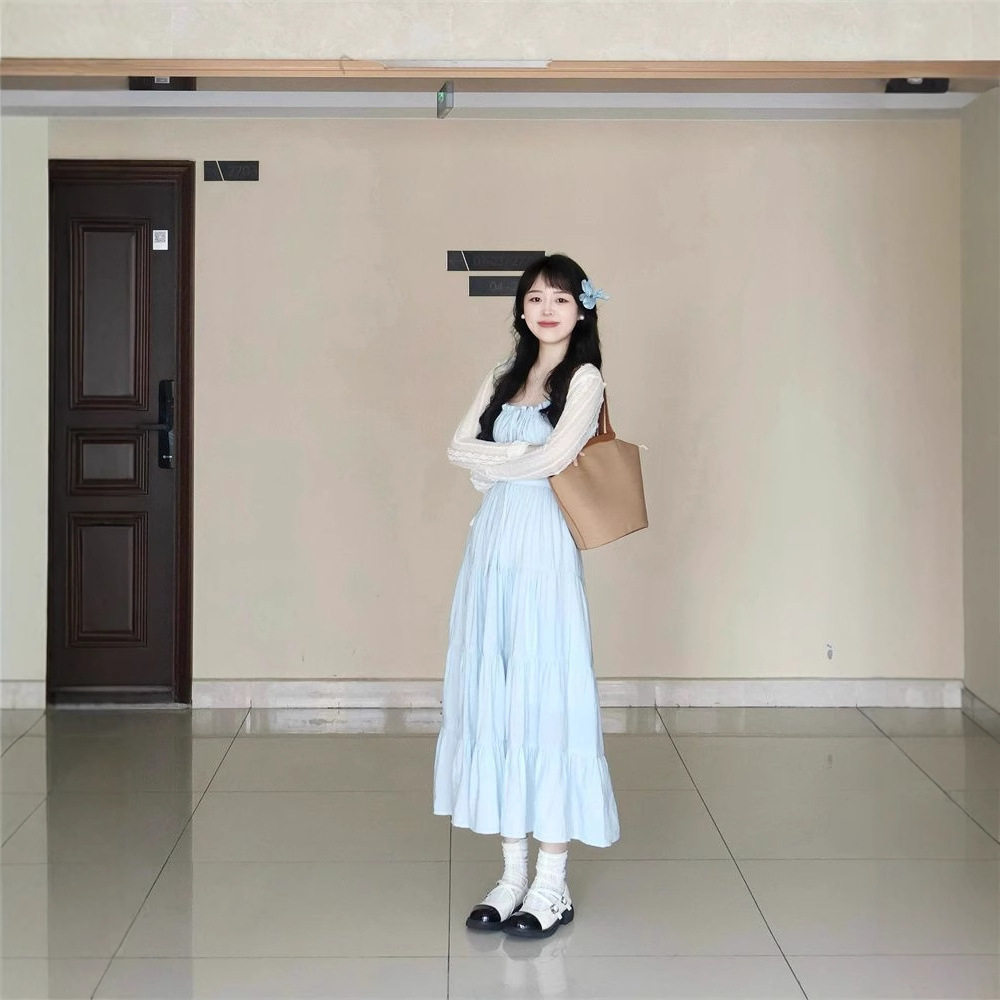法式海边度假风一整套穿搭背后镂休闲运动套装