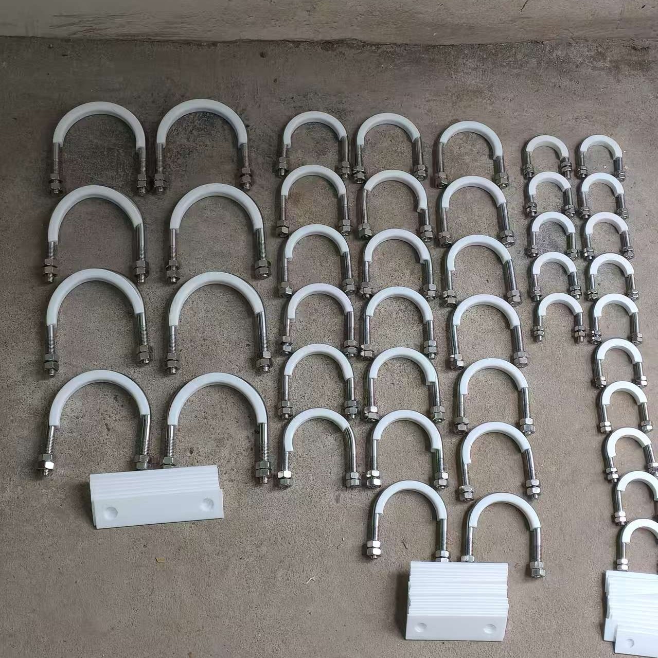 镀锌四氟U型管卡 不锈钢管卡U型管夹防静电不锈钢支吊架 船用定制