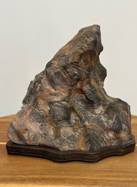 天然灵璧石山形摆件 红皖螺金钱纹 拙味意境空间赏石 书桌茶桌面