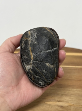 小精品灵璧石手把件 天然原石原底 书桌茶桌面小禅石 黑檀木底座