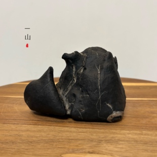 天然太湖石饱满山形摆件 原石原底自立 书桌茶桌办公桌面石头摆件