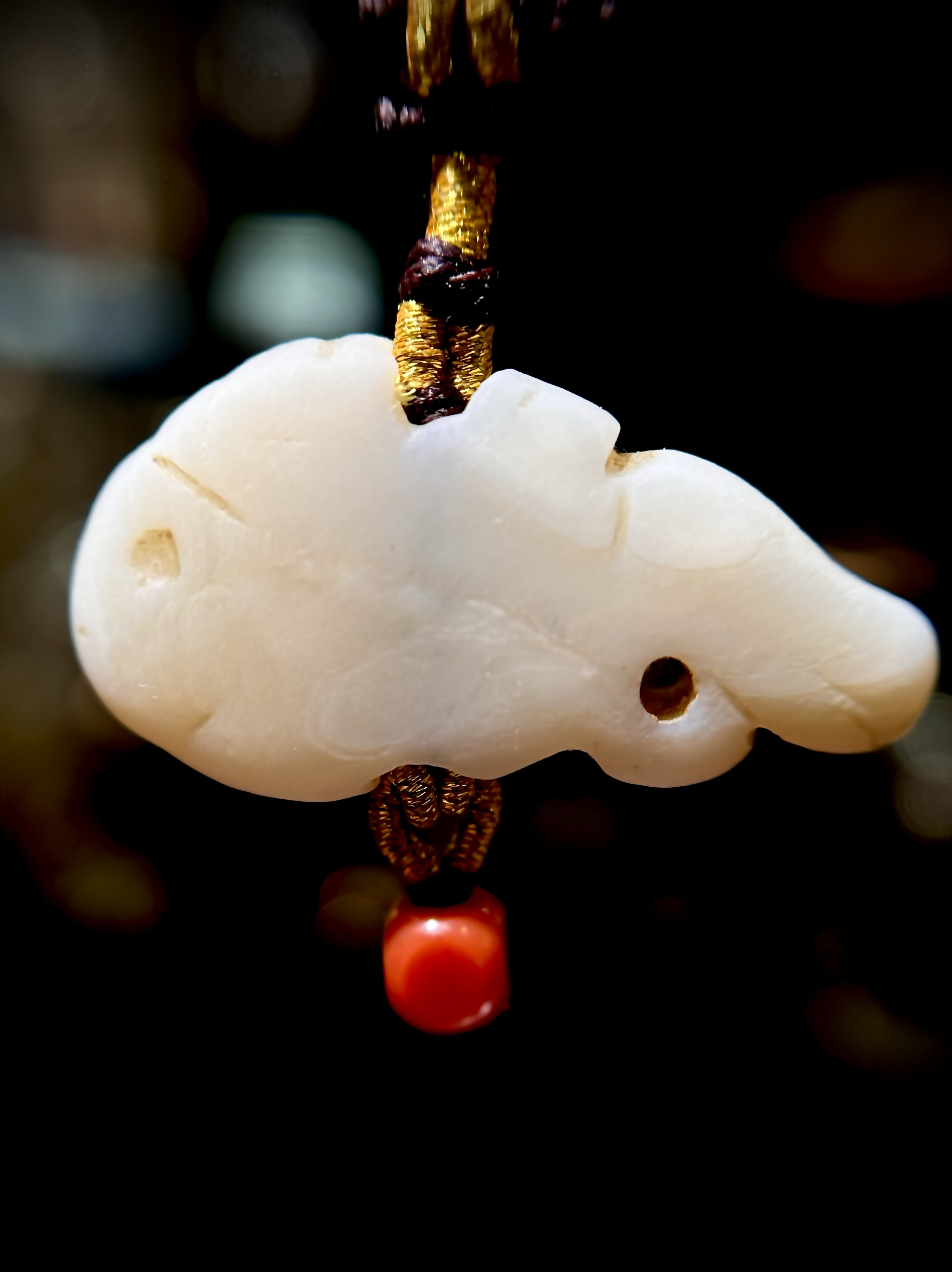 中国古代艺术品,辽金时期贝壳材质圆雕件鱼,纯手工编织佩绳