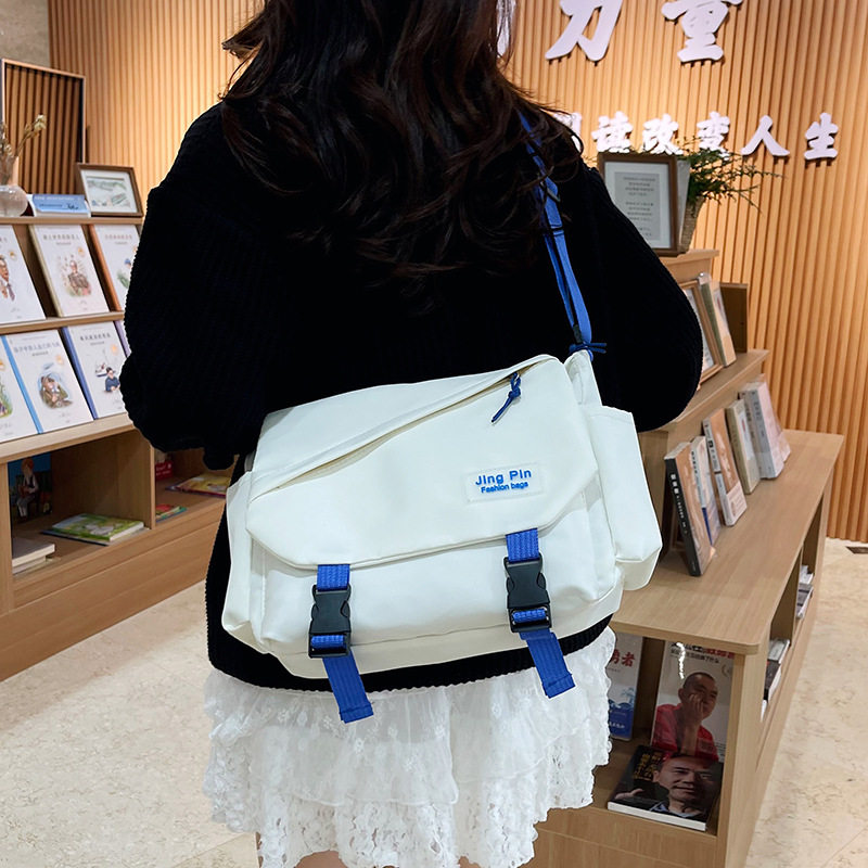 日系工装风斜挎包女25年夏季新款克莱因蓝撞色大容量学生上课通勤