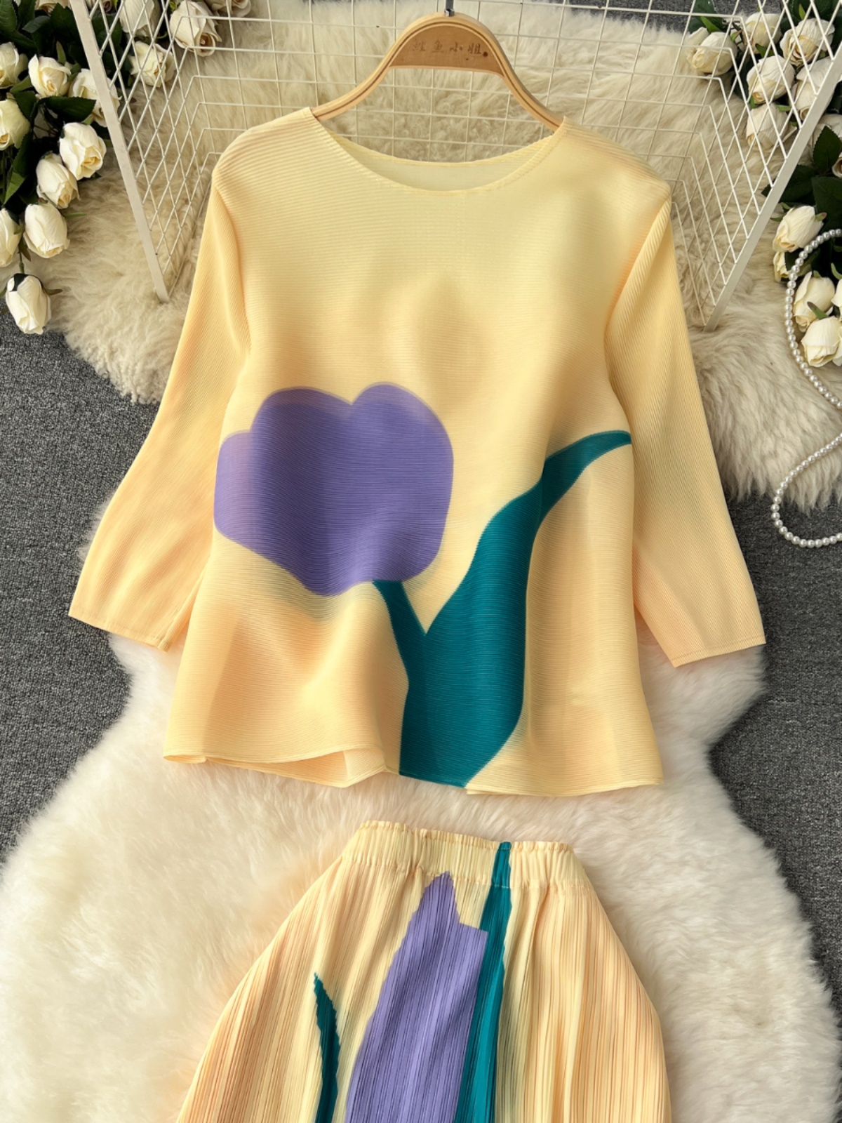 High-end Suit Women's Design Tulip Printed Heavy-duty Pleated Top Fashionable All-match Skirt Two-piece Set