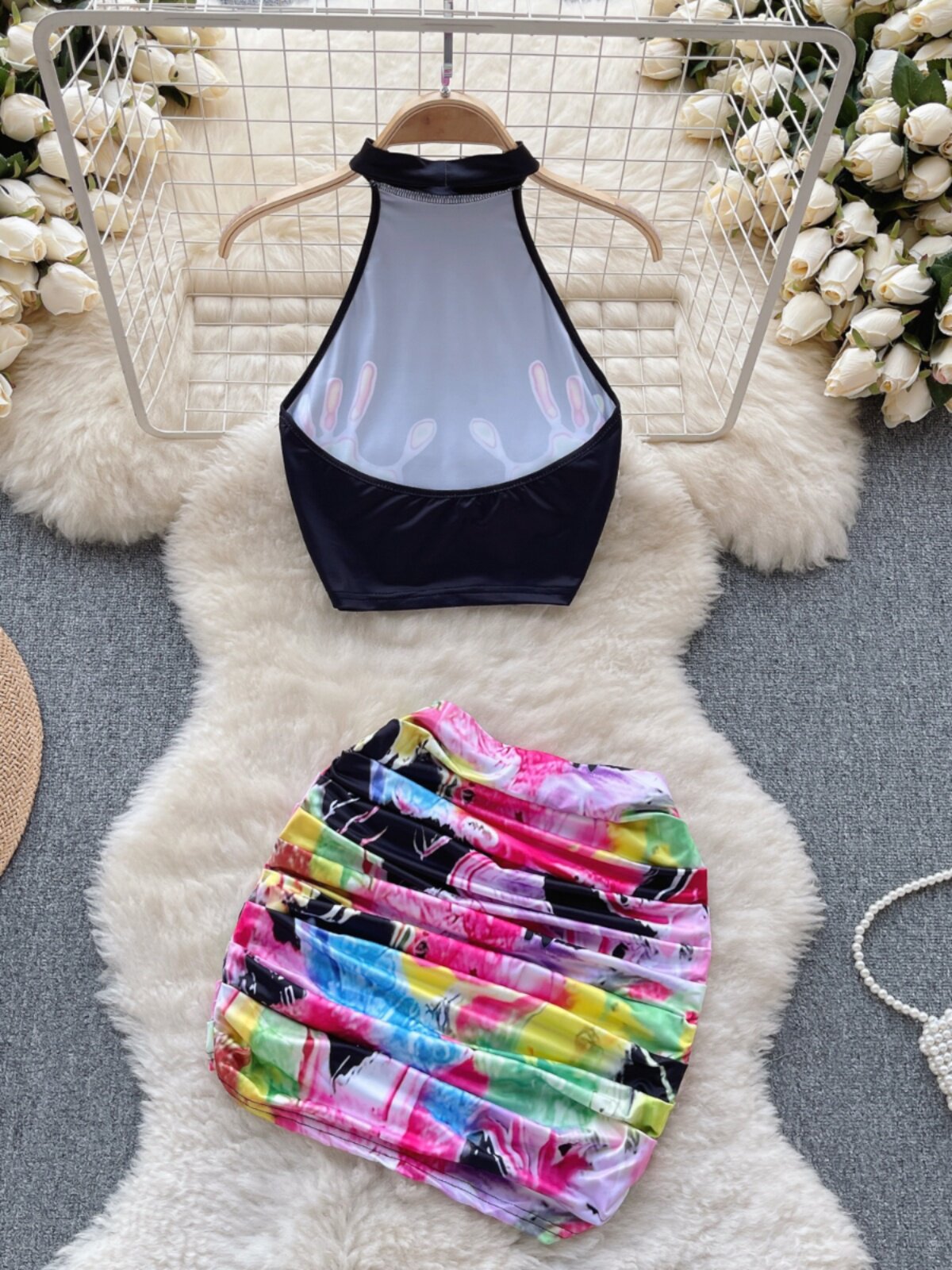 유럽과 미국의 INS 패션 핫 걸 슈트 여성 프랑스 민소매 홀터넥 넥 프린트 탑 + 플리츠 힙 스커트 투피스 세트