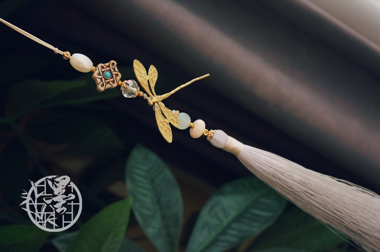 MOYUGE FENG NONG 신제품 오리지널 골동품 스타일 중공 잠자리 춤 부채 대나무 팬 술 HANFU