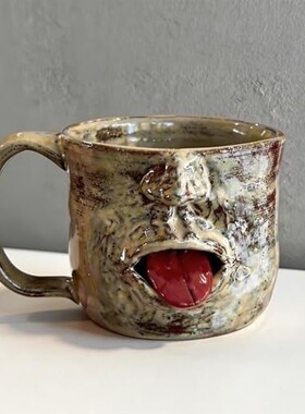 跨境便携式创意热销新Shaking Tongue Classic Cup恶搞吐舌头杯子