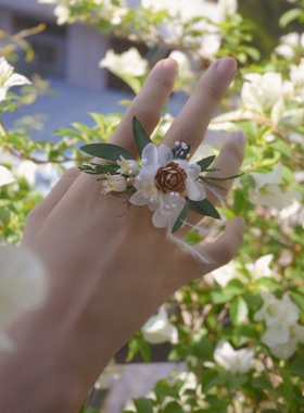 森系婚礼手作情人节告白白色系铃兰花婚礼永生花戒指