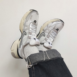 Nike耐克V2K FD0736 100 003 Run女子白银网面透气轻便休闲跑步鞋