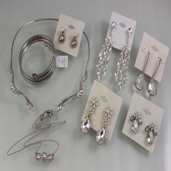 中古货 LS品牌轻奢高端极闪钻饰耳环项圈手镯 仅此一批B2*7FE