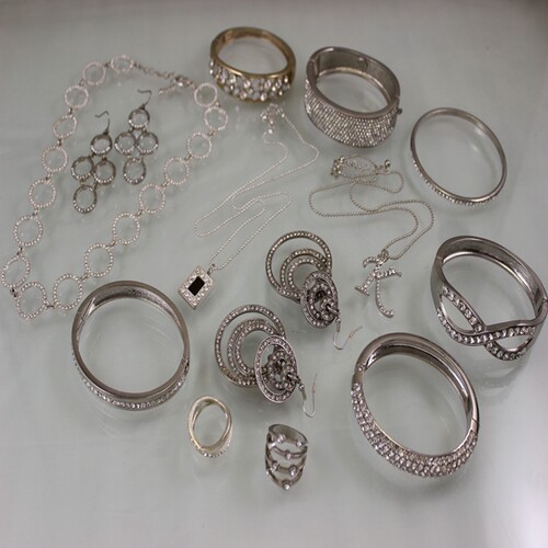 重工镶钻设计感孤品手镯项链耳环