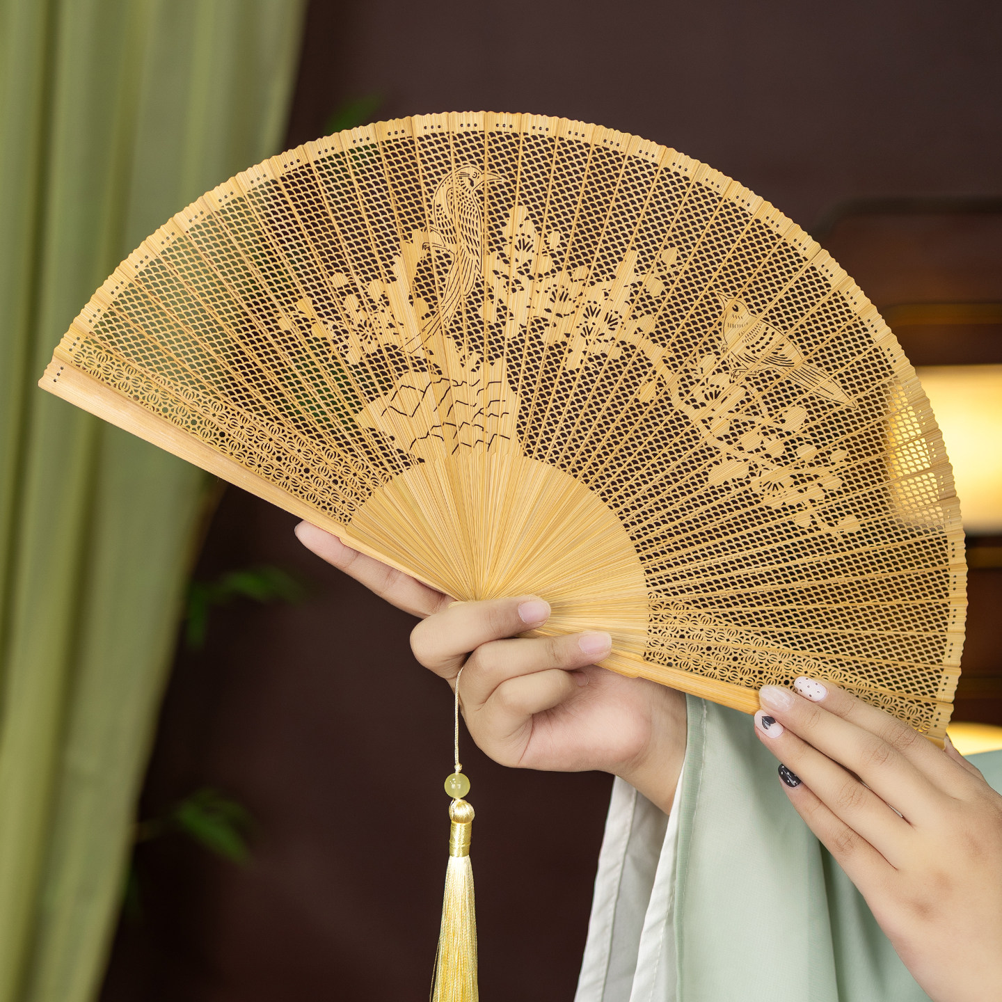 中国风扇子雕刻镂空中式折扇高档工艺扇装饰摆件苏杭伴手礼全竹扇