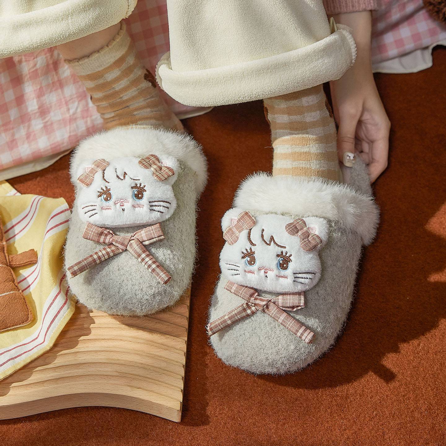 特价冬季新款卡通可爱柔软毛绒舒适女款棉拖鞋包头地板拖保暖加绒
