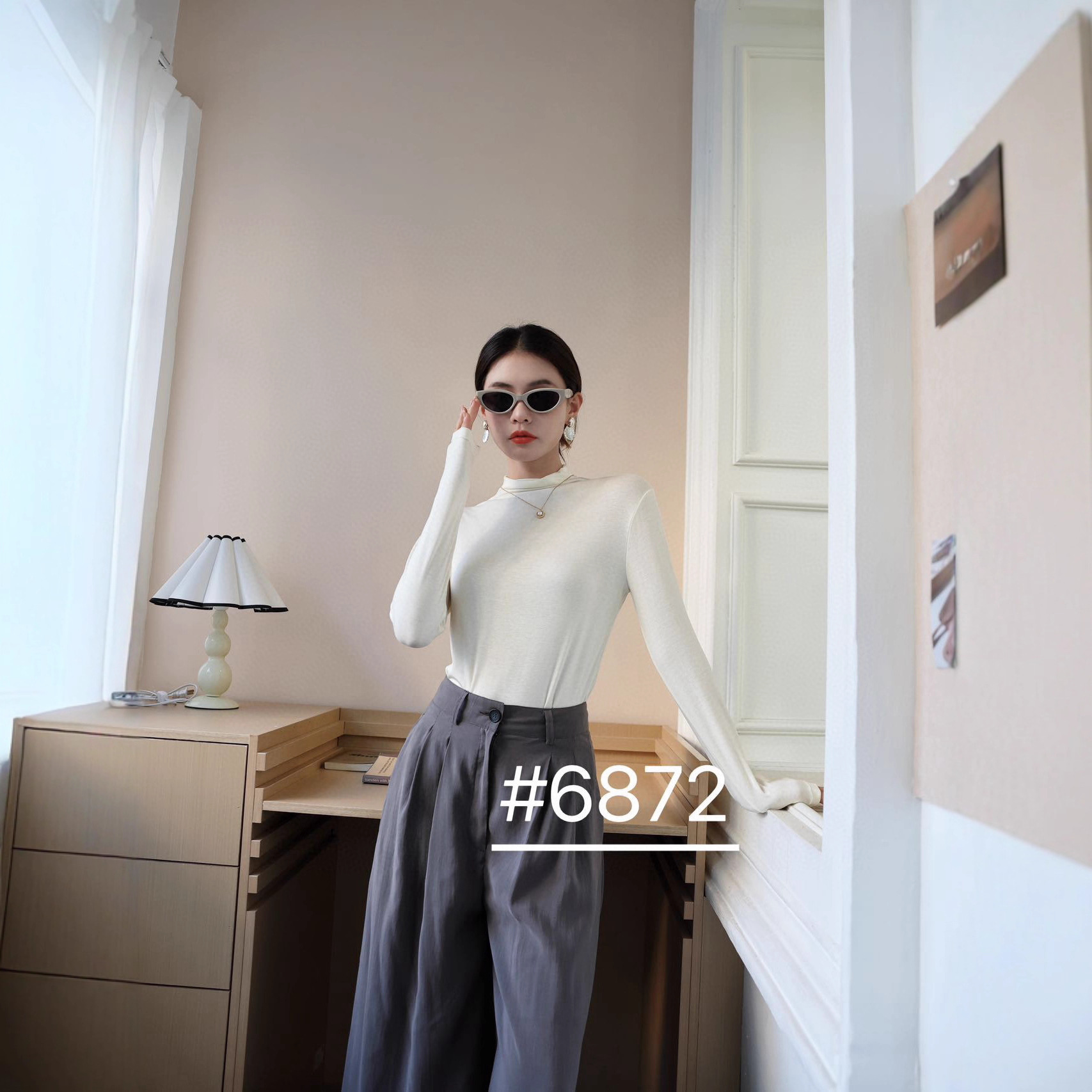 6872时尚潮流基础纯色内搭打底衫柔软无痕女蚕丝中领可外穿上衣