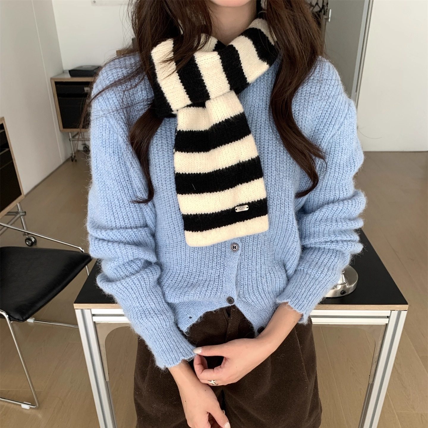 经典条纹显白撞色穿叉小围脖装饰2025秋冬季学生保暖毛线小围巾女