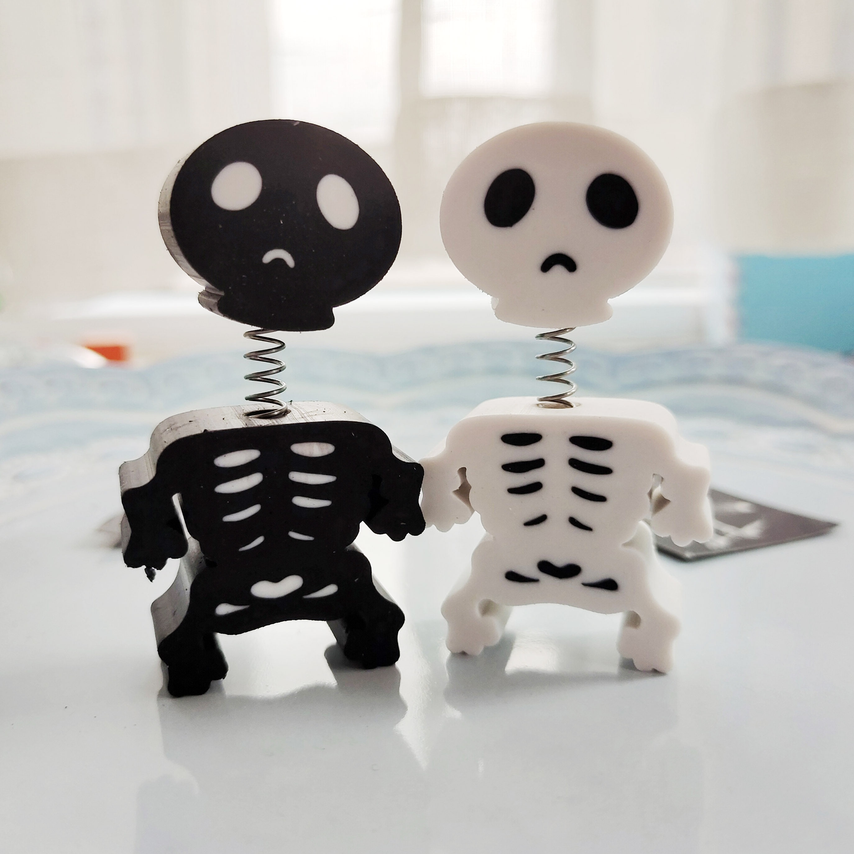 万圣节可爱弹簧黑白骷髅学生造型