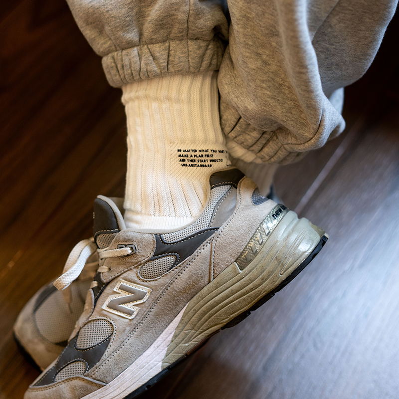 UrbanStandard保暖长白中筒袜子