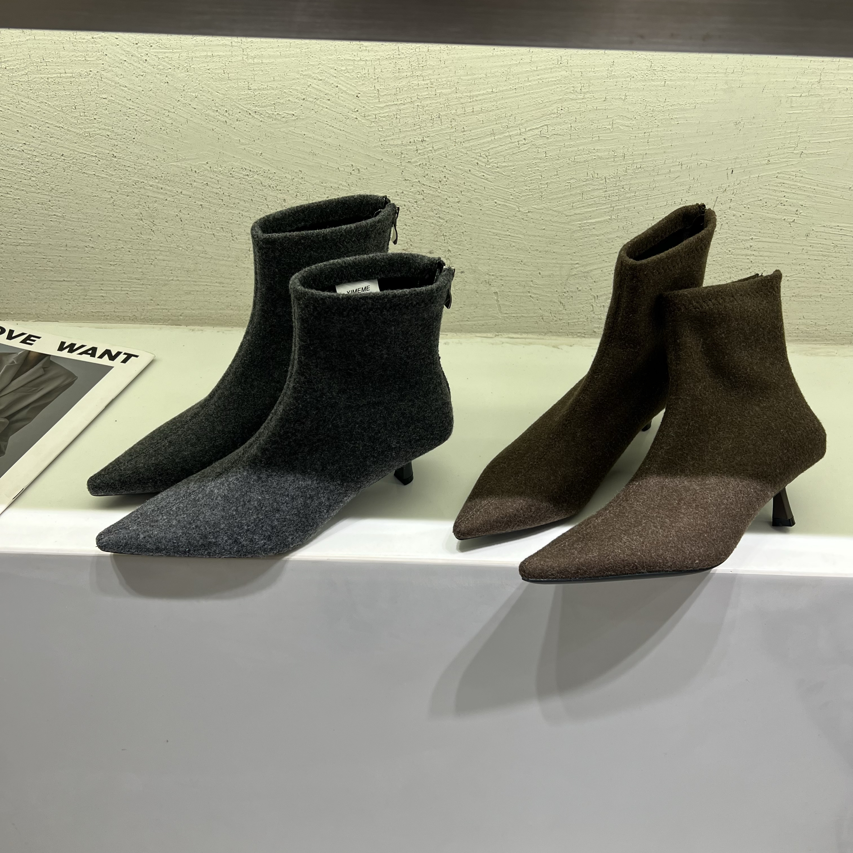 高级感毛呢ins风韩系细高跟小短靴女2025冬季百搭尖头低跟瘦瘦靴